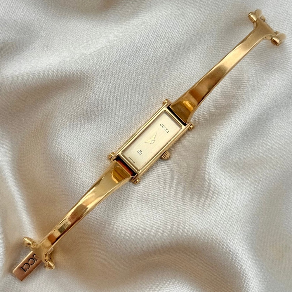 AUTHENTIC VINTAGE GUCCI DAINTY GOLD WATCH - WITH BOX - Picture 4 of 8